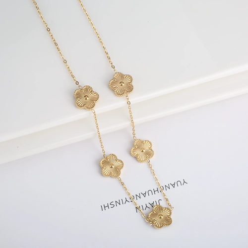 Van Cleef & Arpels قلادة بخمس زهور بتصميم الوردة
