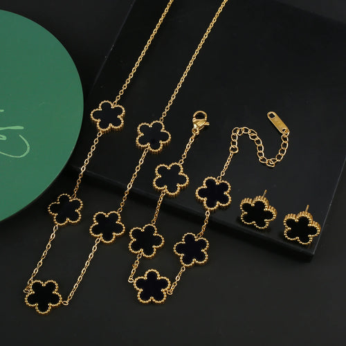 Van Cleef & Arpels طقم مجوهرات بنقوش زهور خماسية الأوراق