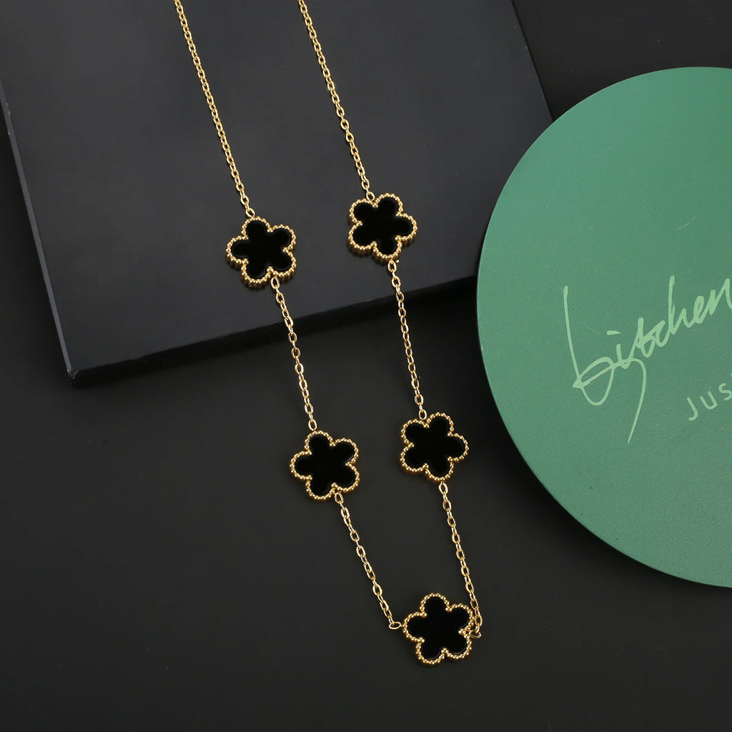Van Cleef & Arpels قلادة بخمس زهور بتصميم الوردة