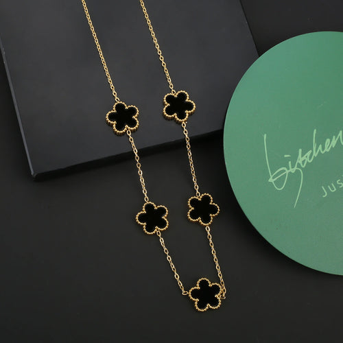 Van Cleef & Arpels قلادة بخمس زهور بتصميم الوردة